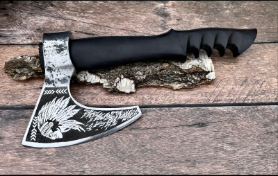 топор: Чёрный Ястреб, сталь Y7+9XC, рукоять чёрный граб.