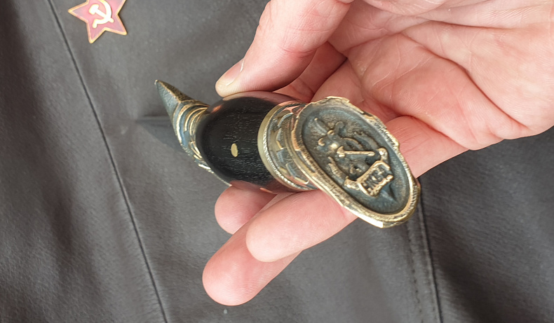 "Финка НКВД": сталь - Х12МФ (кованая); рукоять - черный граб